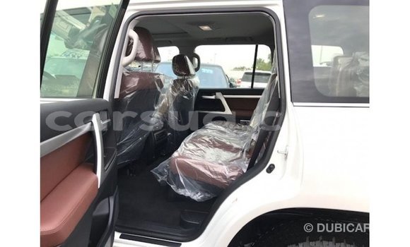 Buy Import Toyota Land Cruiser White Car in Import - Dubai in Barh el Gazel Buy Import Toyota Land Cruiser White Car in Import - Dubai in Barh el Gazel