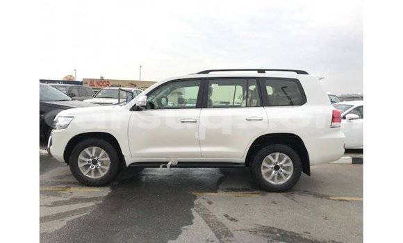 Buy Import Toyota Land Cruiser White Car in Import - Dubai in Barh el Gazel Buy Import Toyota Land Cruiser White Car in Import - Dubai in Barh el Gazel