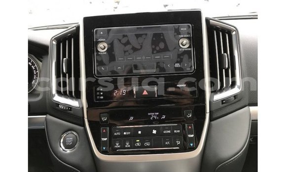 Buy Import Toyota Land Cruiser White Car in Import - Dubai in Barh el Gazel Buy Import Toyota Land Cruiser White Car in Import - Dubai in Barh el Gazel