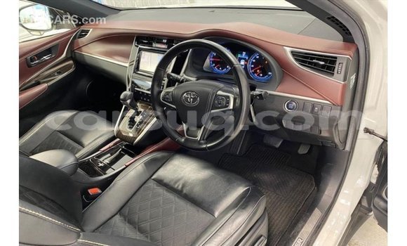 Acheter Import Voiture Toyota Harrier Blanc à Import - Dubai, Barh el Gazel Acheter Import Voiture Toyota Harrier Blanc à Import - Dubai, Barh el Gazel