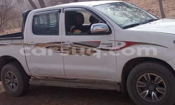 Acheter Occasion Voiture Toyota Hilux Blanc à N'Djamena au Tchad Acheter Occasion Voiture Toyota Hilux Blanc à N'Djamena au Tchad