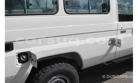 Acheter Import Voiture Toyota Land Cruiser Blanc à Import - Dubai, Barh el Gazel Acheter Import Voiture Toyota Land Cruiser Blanc à Import - Dubai, Barh el Gazel