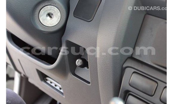 Acheter Import Voiture Toyota Land Cruiser Blanc à Import - Dubai, Barh el Gazel Acheter Import Voiture Toyota Land Cruiser Blanc à Import - Dubai, Barh el Gazel