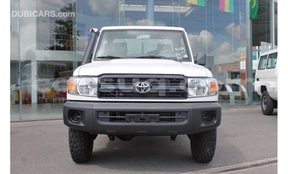 Buy Import Toyota Land Cruiser White Car in Import - Dubai in Barh el Gazel Buy Import Toyota Land Cruiser White Car in Import - Dubai in Barh el Gazel