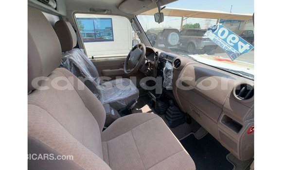 Buy Import Toyota Land Cruiser Beige Car in Import - Dubai in Barh el Gazel Buy Import Toyota Land Cruiser Beige Car in Import - Dubai in Barh el Gazel