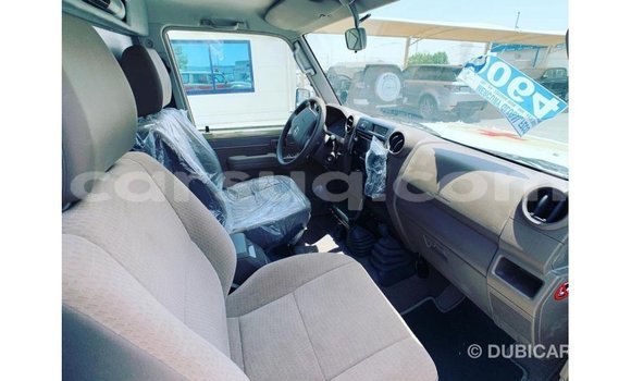 Buy Import Toyota Land Cruiser Beige Car in Import - Dubai in Barh el Gazel Buy Import Toyota Land Cruiser Beige Car in Import - Dubai in Barh el Gazel