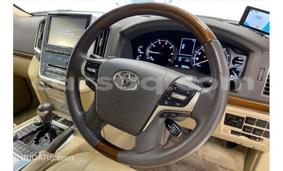 Acheter Import Voiture Toyota Land Cruiser Blanc à Import - Dubai, Barh el Gazel Acheter Import Voiture Toyota Land Cruiser Blanc à Import - Dubai, Barh el Gazel
