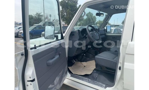 Buy Import Toyota Land Cruiser White Car in Import - Dubai in Barh el Gazel Buy Import Toyota Land Cruiser White Car in Import - Dubai in Barh el Gazel