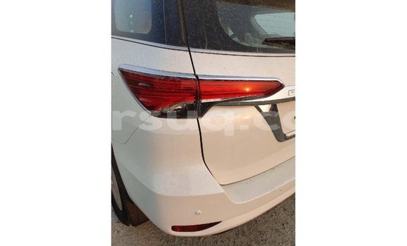 Acheter Import Voiture Toyota Fortuner Blanc à Import - Dubai, Barh el Gazel Acheter Import Voiture Toyota Fortuner Blanc à Import - Dubai, Barh el Gazel