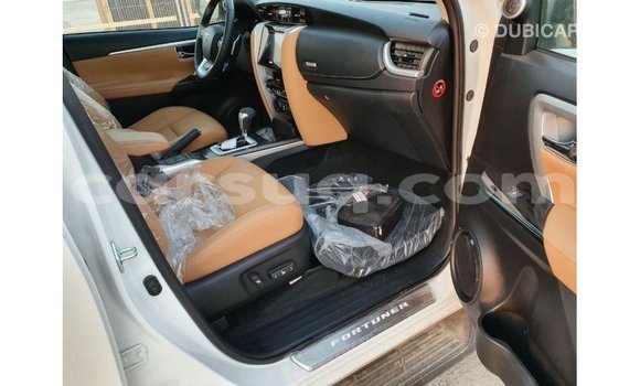 Acheter Import Voiture Toyota Fortuner Blanc à Import - Dubai, Barh el Gazel Acheter Import Voiture Toyota Fortuner Blanc à Import - Dubai, Barh el Gazel