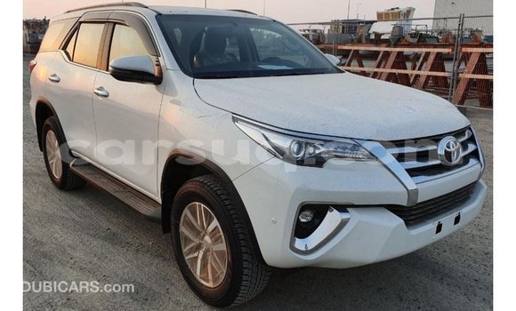 Acheter Import Voiture Toyota Fortuner Blanc à Import - Dubai, Barh el Gazel Acheter Import Voiture Toyota Fortuner Blanc à Import - Dubai, Barh el Gazel