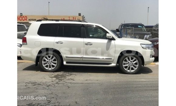 Acheter Import Voiture Toyota Land Cruiser Blanc à Import - Dubai, Barh el Gazel Acheter Import Voiture Toyota Land Cruiser Blanc à Import - Dubai, Barh el Gazel