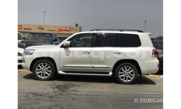 Acheter Import Voiture Toyota Land Cruiser Blanc à Import - Dubai, Barh el Gazel Acheter Import Voiture Toyota Land Cruiser Blanc à Import - Dubai, Barh el Gazel