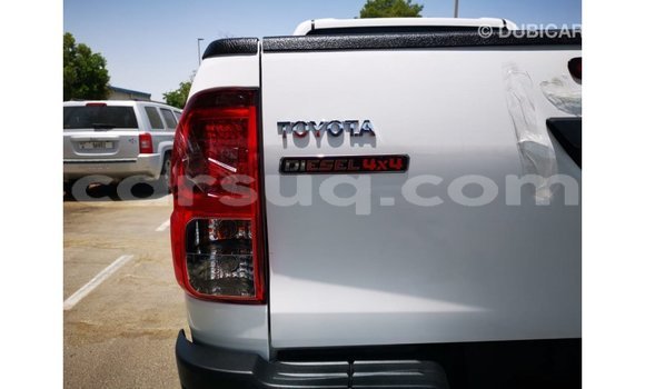 Acheter Import Voiture Toyota Hilux Blanc à Import - Dubai, Barh el Gazel Acheter Import Voiture Toyota Hilux Blanc à Import - Dubai, Barh el Gazel