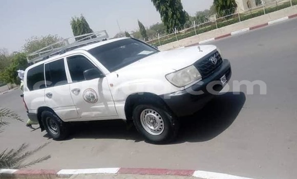 Buy Used Toyota Land Cruiser White Car in N'Djamena in Chari-Baguirmi Buy Used Toyota Land Cruiser White Car in N'Djamena in Chari-Baguirmi