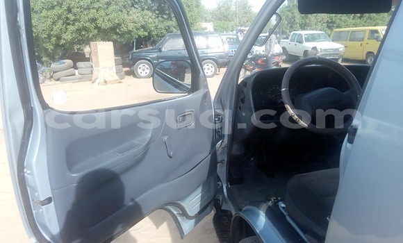 Buy Used Toyota Hiace Blue Car in N'Djamena in Chari-Baguirmi Buy Used Toyota Hiace Blue Car in N'Djamena in Chari-Baguirmi