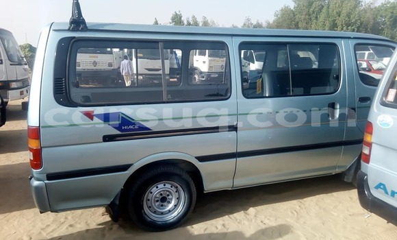 Buy Used Toyota Hiace Blue Car in N'Djamena in Chari-Baguirmi Buy Used Toyota Hiace Blue Car in N'Djamena in Chari-Baguirmi