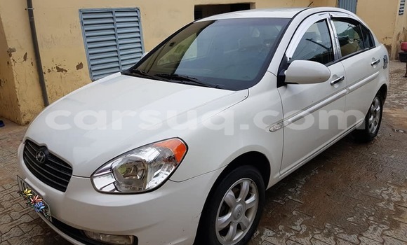 Buy Used Hyundai Verna White Car in N'Djamena in Chari-Baguirmi Buy Used Hyundai Verna White Car in N'Djamena in Chari-Baguirmi