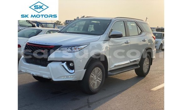 Acheter Import Voiture Toyota Fortuner Blanc à Import - Dubai, Barh el Gazel