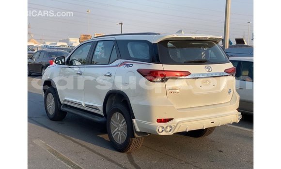 Acheter Import Voiture Toyota Fortuner Blanc à Import - Dubai, Barh el Gazel Acheter Import Voiture Toyota Fortuner Blanc à Import - Dubai, Barh el Gazel
