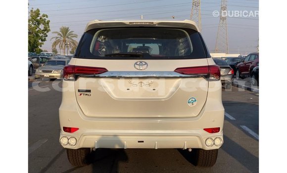 Acheter Import Voiture Toyota Fortuner Blanc à Import - Dubai, Barh el Gazel Acheter Import Voiture Toyota Fortuner Blanc à Import - Dubai, Barh el Gazel