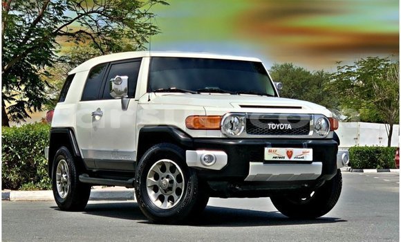 Acheter Import Voiture Toyota FJ Cruiser Blanc à Import - Dubai, Barh el Gazel