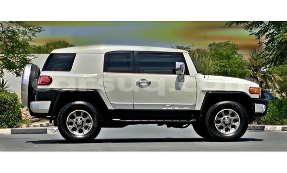 Acheter Import Voiture Toyota FJ Cruiser Blanc à Import - Dubai, Barh el Gazel Acheter Import Voiture Toyota FJ Cruiser Blanc à Import - Dubai, Barh el Gazel