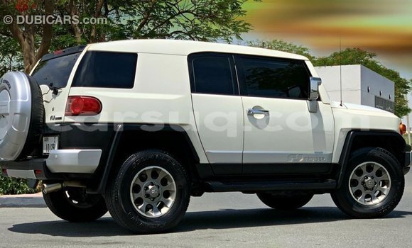 Acheter Import Voiture Toyota FJ Cruiser Blanc à Import - Dubai, Barh el Gazel Acheter Import Voiture Toyota FJ Cruiser Blanc à Import - Dubai, Barh el Gazel