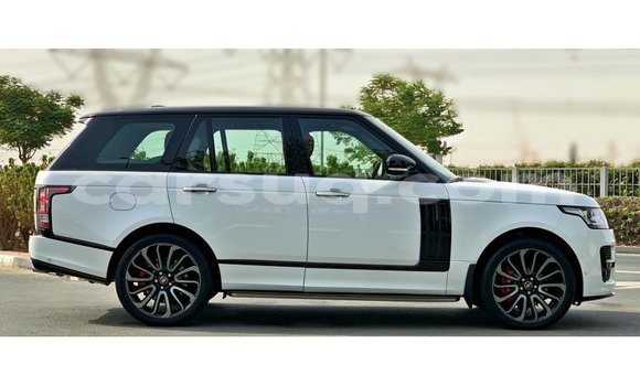 Acheter Import Voiture Land Rover Range Rover Blanc à Import - Dubai, Barh el Gazel Acheter Import Voiture Land Rover Range Rover Blanc à Import - Dubai, Barh el Gazel