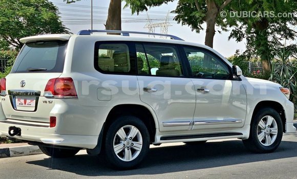 Acheter Import Voiture Toyota Land Cruiser Blanc à Import - Dubai, Barh el Gazel Acheter Import Voiture Toyota Land Cruiser Blanc à Import - Dubai, Barh el Gazel