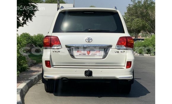 Acheter Import Voiture Toyota Land Cruiser Blanc à Import - Dubai, Barh el Gazel Acheter Import Voiture Toyota Land Cruiser Blanc à Import - Dubai, Barh el Gazel