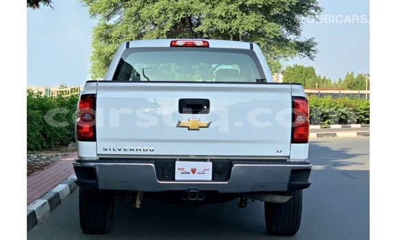 Acheter Import Voiture Chevrolet Silverado Blanc à Import - Dubai, Barh el Gazel Acheter Import Voiture Chevrolet Silverado Blanc à Import - Dubai, Barh el Gazel