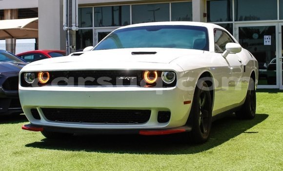 Acheter Import Voiture Dodge Challenger Blanc à Import - Dubai, Barh el Gazel
