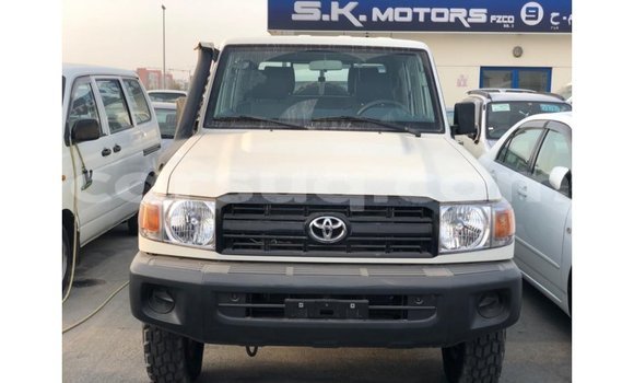 Acheter Import Voiture Toyota Land Cruiser Blanc à Import - Dubai, Barh el Gazel