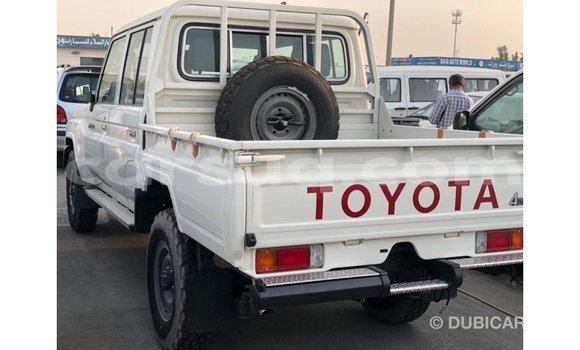 Buy Import Toyota Land Cruiser White Car in Import - Dubai in Barh el Gazel Buy Import Toyota Land Cruiser White Car in Import - Dubai in Barh el Gazel
