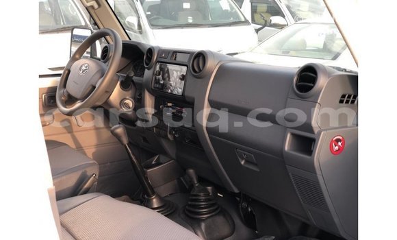 Buy Import Toyota Land Cruiser White Car in Import - Dubai in Barh el Gazel Buy Import Toyota Land Cruiser White Car in Import - Dubai in Barh el Gazel