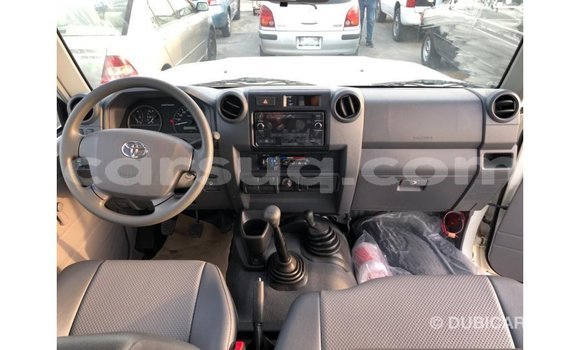 Buy Import Toyota Land Cruiser White Car in Import - Dubai in Barh el Gazel Buy Import Toyota Land Cruiser White Car in Import - Dubai in Barh el Gazel
