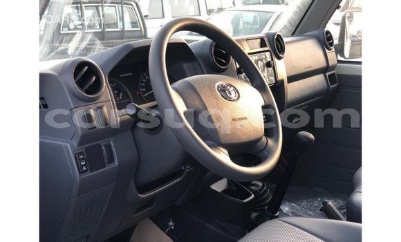 Buy Import Toyota Land Cruiser White Car in Import - Dubai in Barh el Gazel Buy Import Toyota Land Cruiser White Car in Import - Dubai in Barh el Gazel