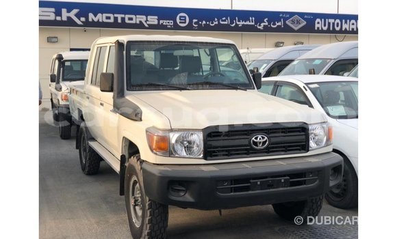 Buy Import Toyota Land Cruiser White Car in Import - Dubai in Barh el Gazel Buy Import Toyota Land Cruiser White Car in Import - Dubai in Barh el Gazel