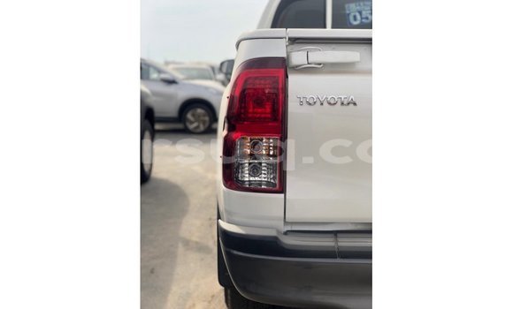 Buy Import Toyota Hilux White Car in Import - Dubai in Barh el Gazel Buy Import Toyota Hilux White Car in Import - Dubai in Barh el Gazel