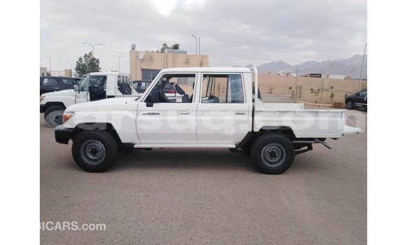 Buy Import Toyota Land Cruiser White Car in Import - Dubai in Barh el Gazel Buy Import Toyota Land Cruiser White Car in Import - Dubai in Barh el Gazel