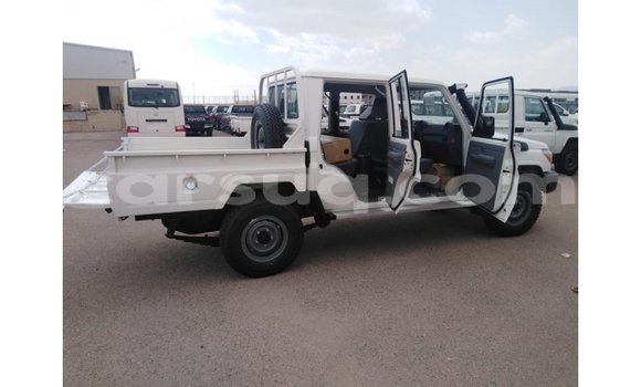 Buy Import Toyota Land Cruiser White Car in Import - Dubai in Barh el Gazel Buy Import Toyota Land Cruiser White Car in Import - Dubai in Barh el Gazel