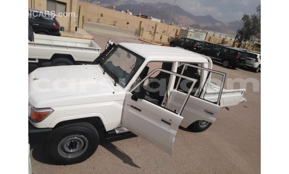 Buy Import Toyota Land Cruiser White Car in Import - Dubai in Barh el Gazel Buy Import Toyota Land Cruiser White Car in Import - Dubai in Barh el Gazel