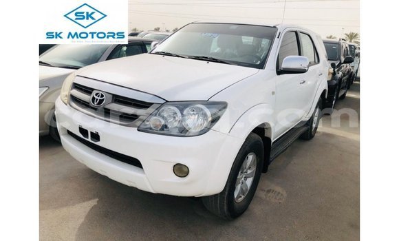 Acheter Import Voiture Toyota Fortuner Blanc à Import - Dubai, Barh el Gazel