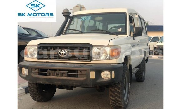 Acheter Import Voiture Toyota Land Cruiser Blanc à Import - Dubai, Barh el Gazel