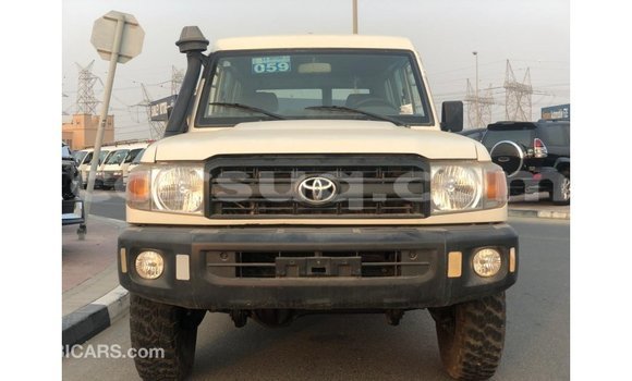 Buy Import Toyota Land Cruiser White Car in Import - Dubai in Barh el Gazel Buy Import Toyota Land Cruiser White Car in Import - Dubai in Barh el Gazel