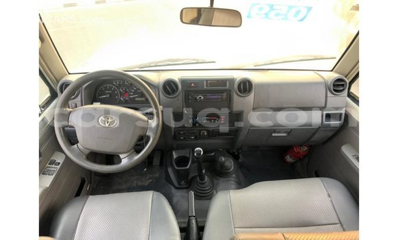 Buy Import Toyota Land Cruiser White Car in Import - Dubai in Barh el Gazel Buy Import Toyota Land Cruiser White Car in Import - Dubai in Barh el Gazel