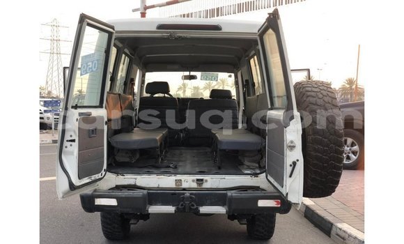 Buy Import Toyota Land Cruiser White Car in Import - Dubai in Barh el Gazel Buy Import Toyota Land Cruiser White Car in Import - Dubai in Barh el Gazel