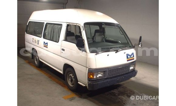 Acheter Import Voiture Nissan Caravan Blanc à Import - Dubai, Barh el Gazel Acheter Import Voiture Nissan Caravan Blanc à Import - Dubai, Barh el Gazel