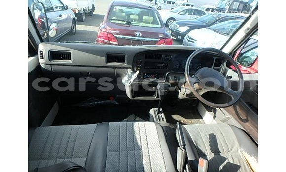 Acheter Import Voiture Nissan Caravan Blanc à Import - Dubai, Barh el Gazel Acheter Import Voiture Nissan Caravan Blanc à Import - Dubai, Barh el Gazel